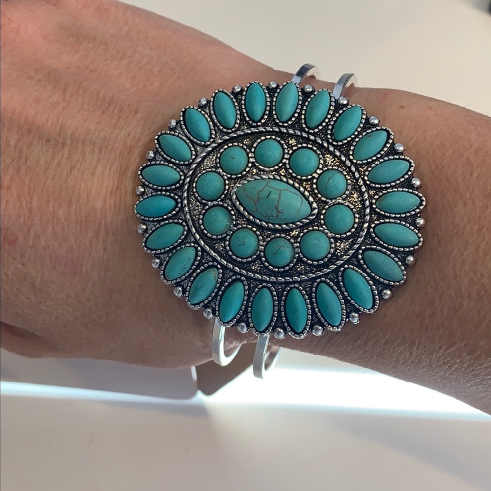 5 ⭐️ Rated Western Concho Hinge Navajo Bracelet - Picture 6 of 8